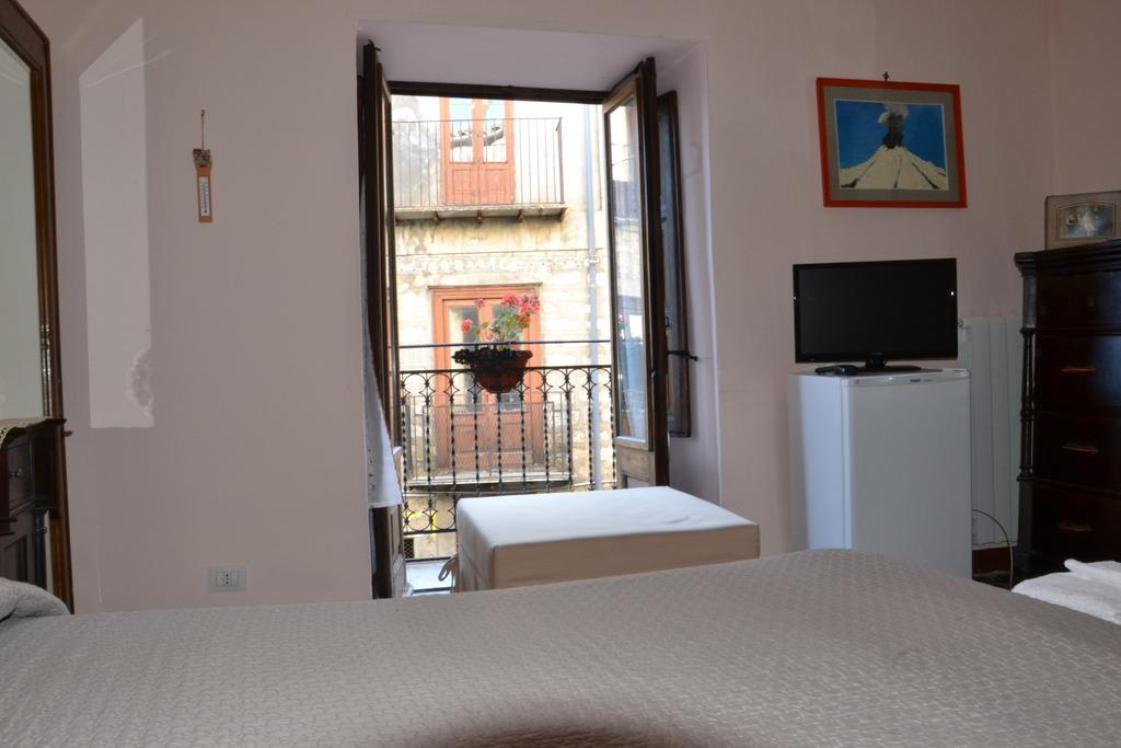 פטראליה סופראנה La Casa Del Pittore Di Petralia חדר תמונה