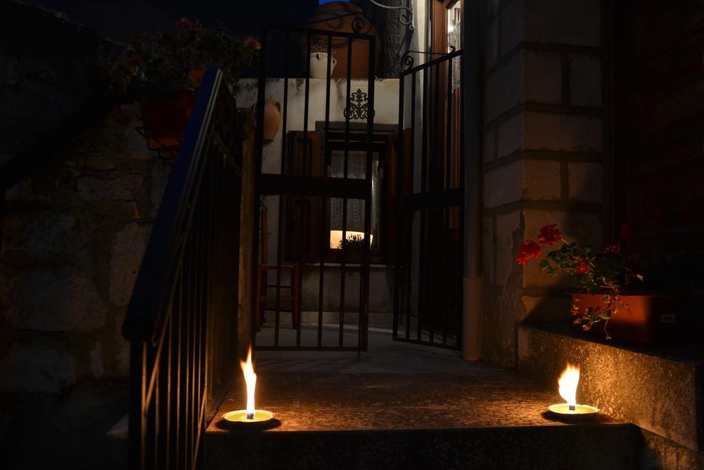 פטראליה סופראנה La Casa Del Pittore Di Petralia מראה חיצוני תמונה