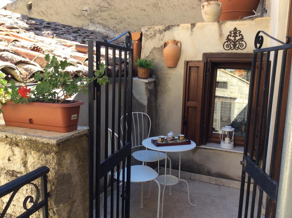 פטראליה סופראנה La Casa Del Pittore Di Petralia חדר תמונה